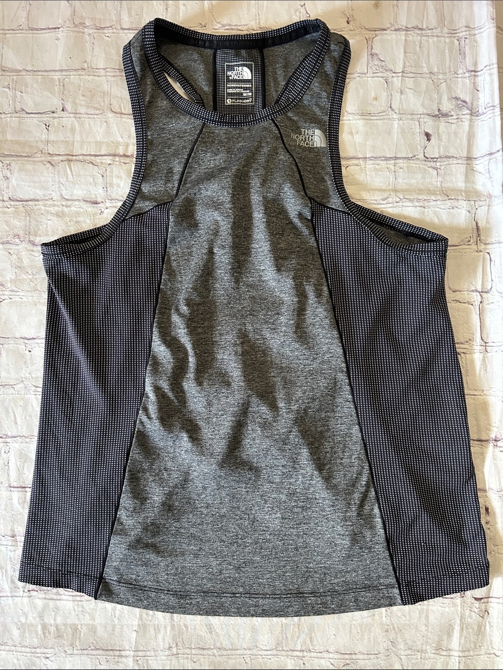The North Face Women's Ambition Flashdry Athletic Workout Tank Medium Black Gray